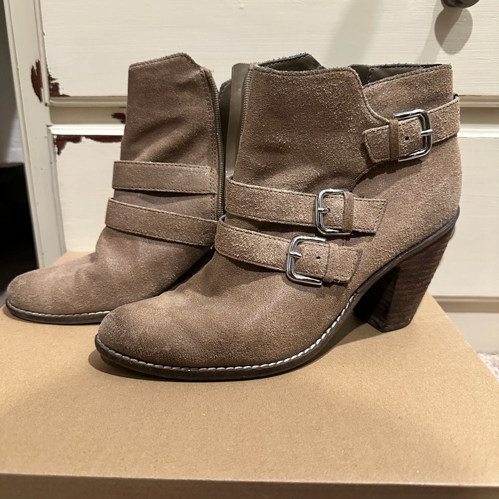Women’s Dolce Vita buckle bootie, gray leather, size 9